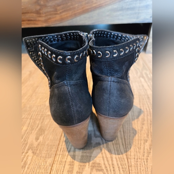 Vince Camuto | Finchie Ankle Bootie, Size 8.5 - Picture 7 of 7